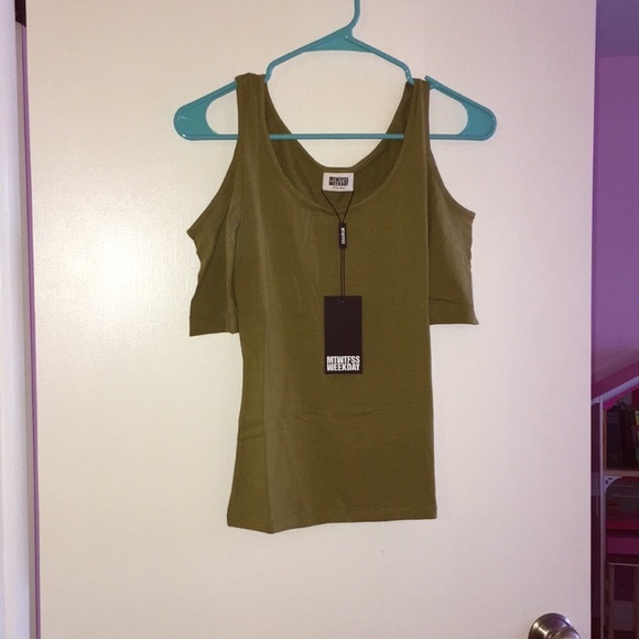 NWT Cold Shoulder Top - Picture 3 of 5